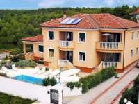 Appartamenti Edi Skroče, alloggio con piscina, vacanze in Zadar Croazia